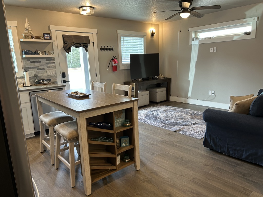 Additional living space at Breeze's Driftwood Inn